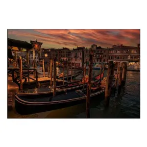A Cozy Night in Venice