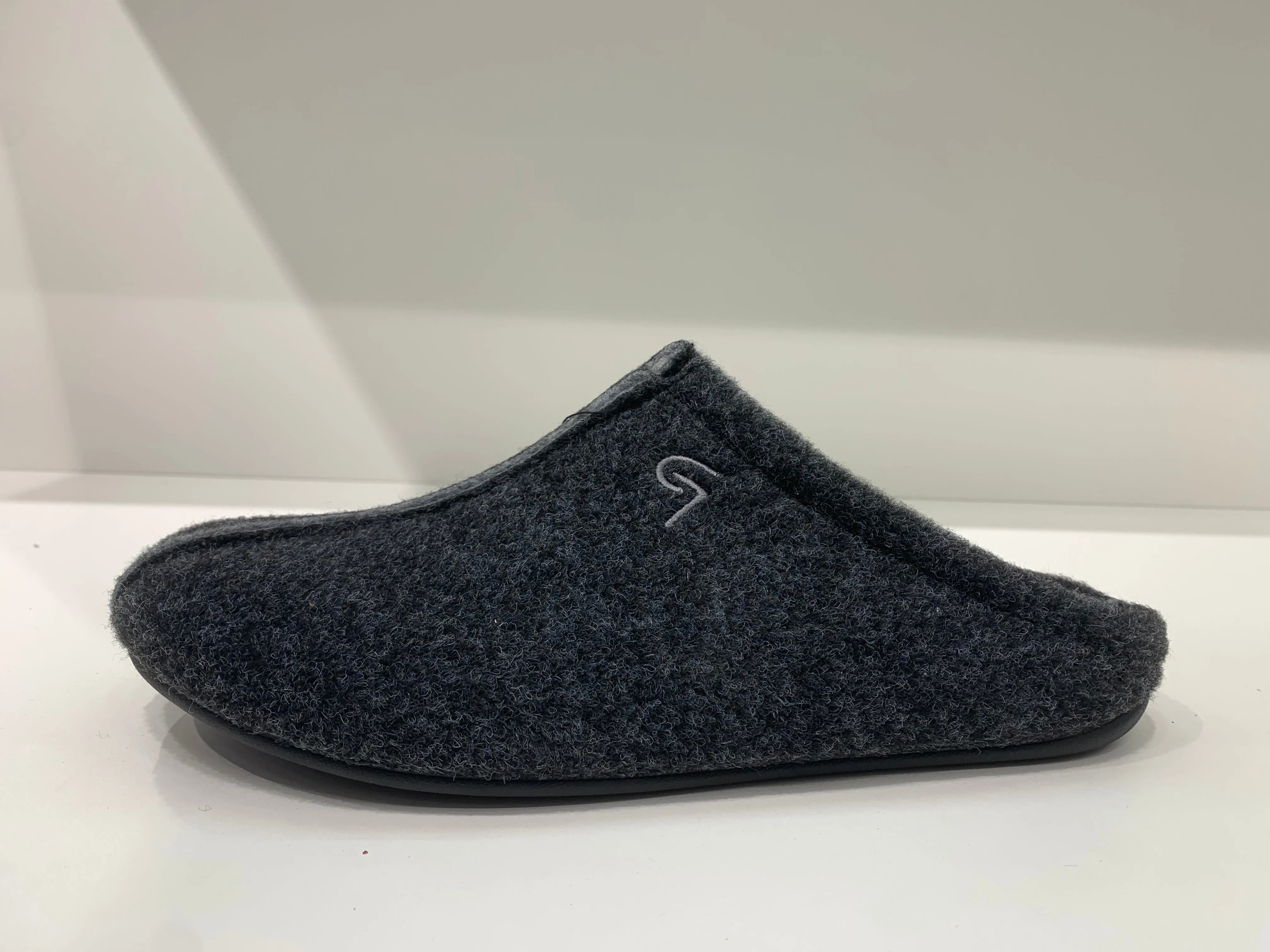 ARCTIC EASE DARK GREY