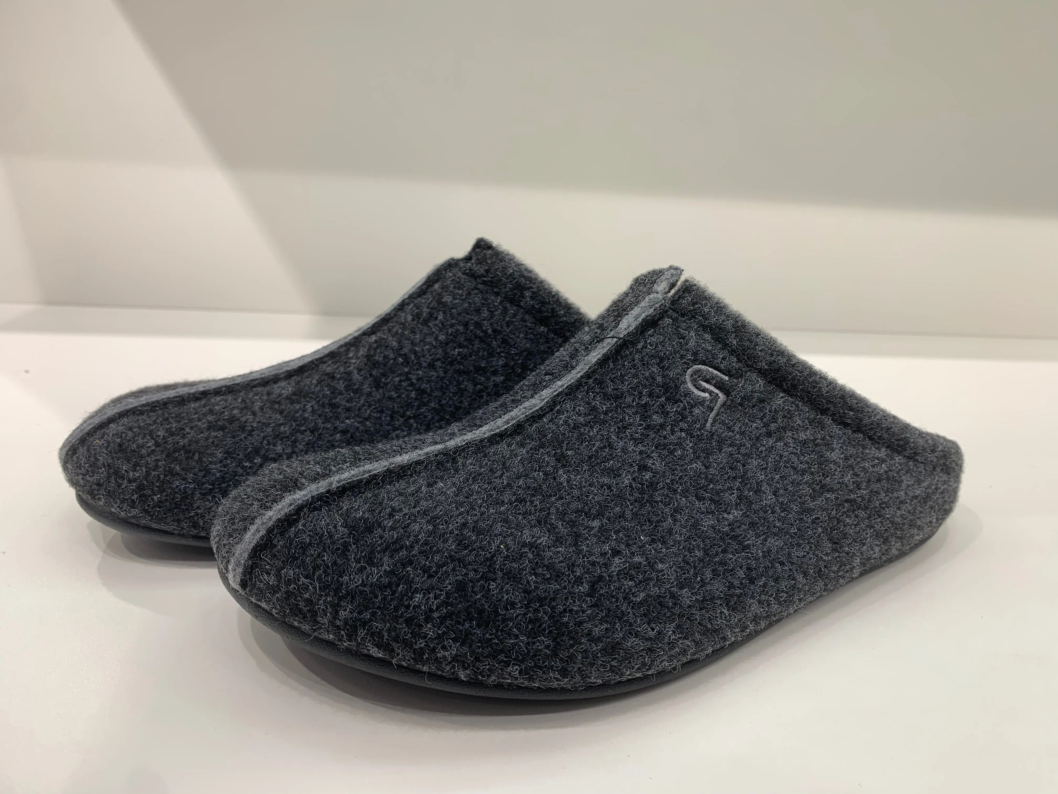 ARCTIC EASE DARK GREY