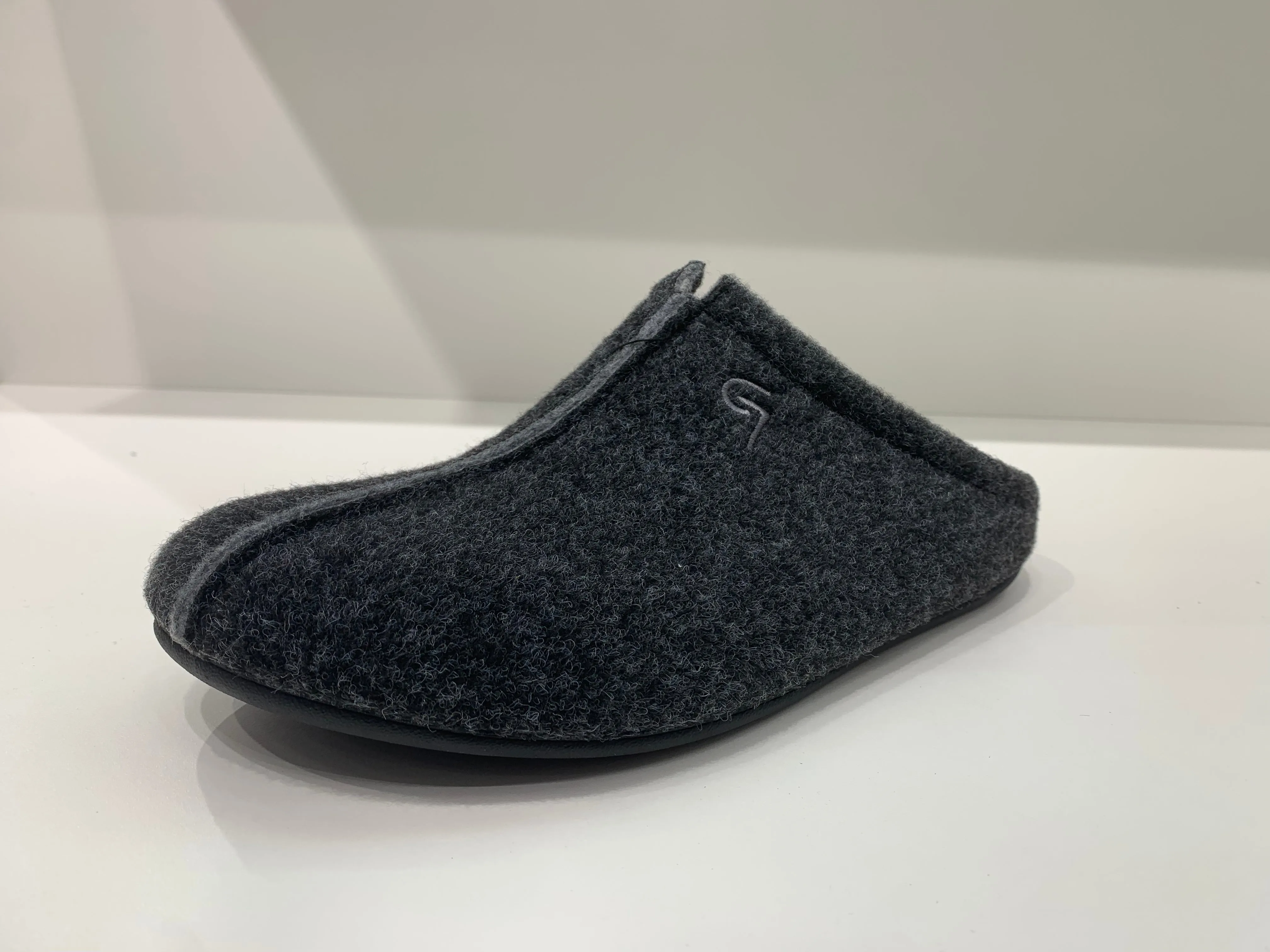 ARCTIC EASE DARK GREY