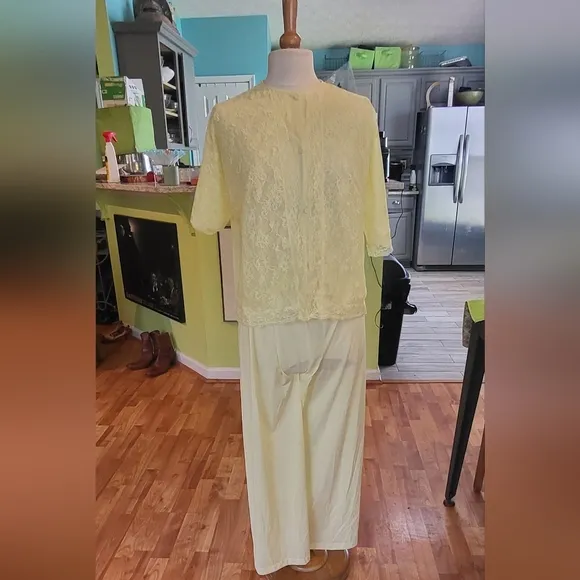 Comfy and Cozy Vintage Vanity Fair Nylon Sleep Set