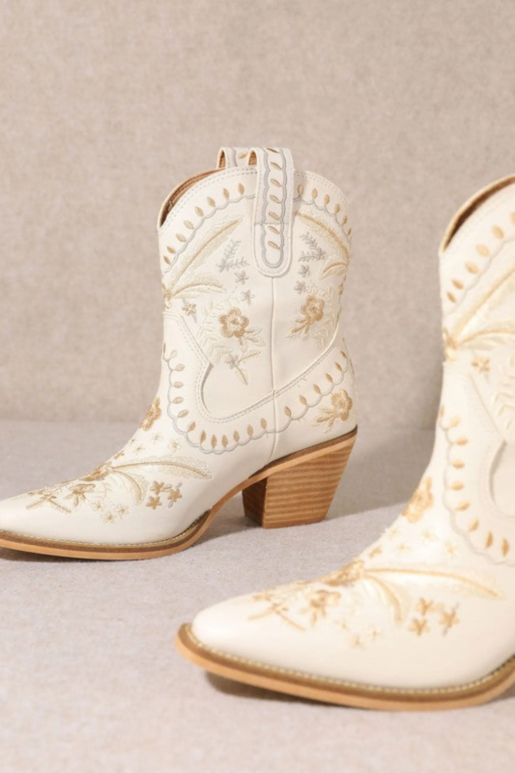Corral Embroidered Western Cowboy Booties - Sandstone