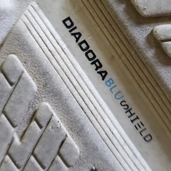 Diadora Blushield Mythos Volo HIPRunning Sneakers