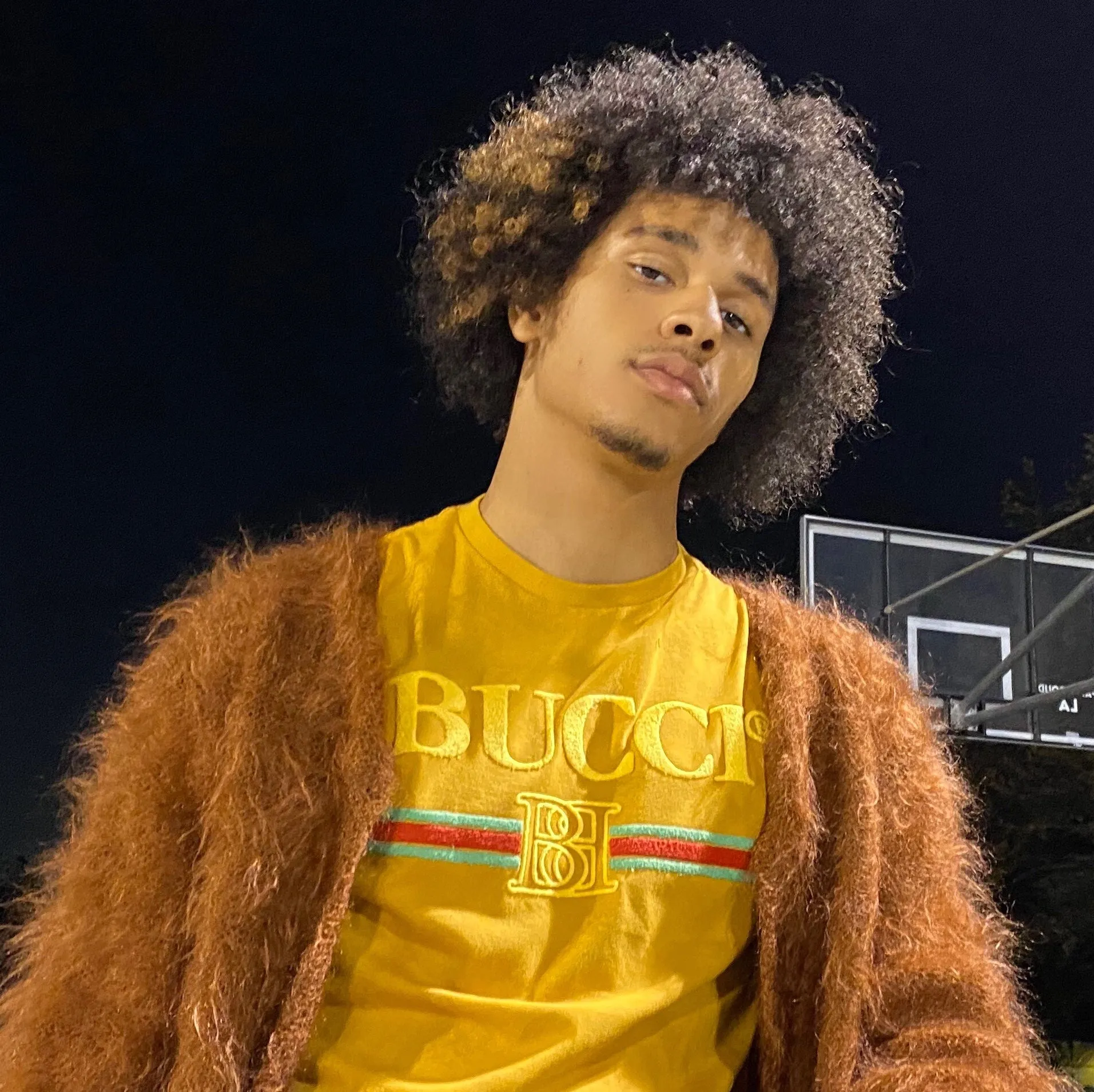 FUZZY TOUCH BUCCI TEE