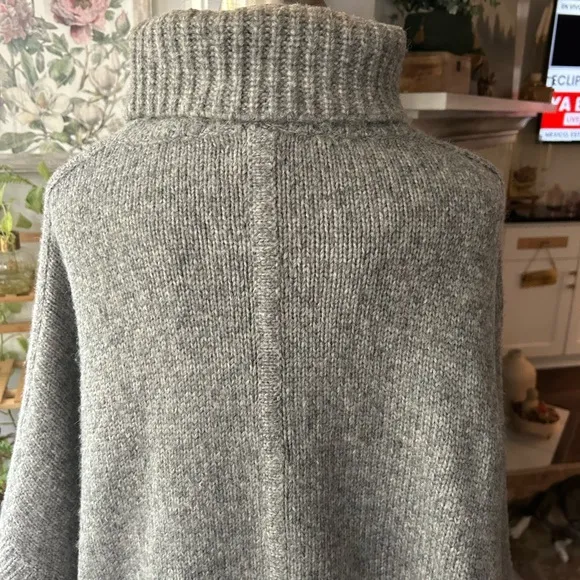 J Crew poncho two pockets cozy and elegant