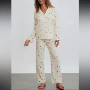 LD- 11 White and Red Heart Print Pajama Set