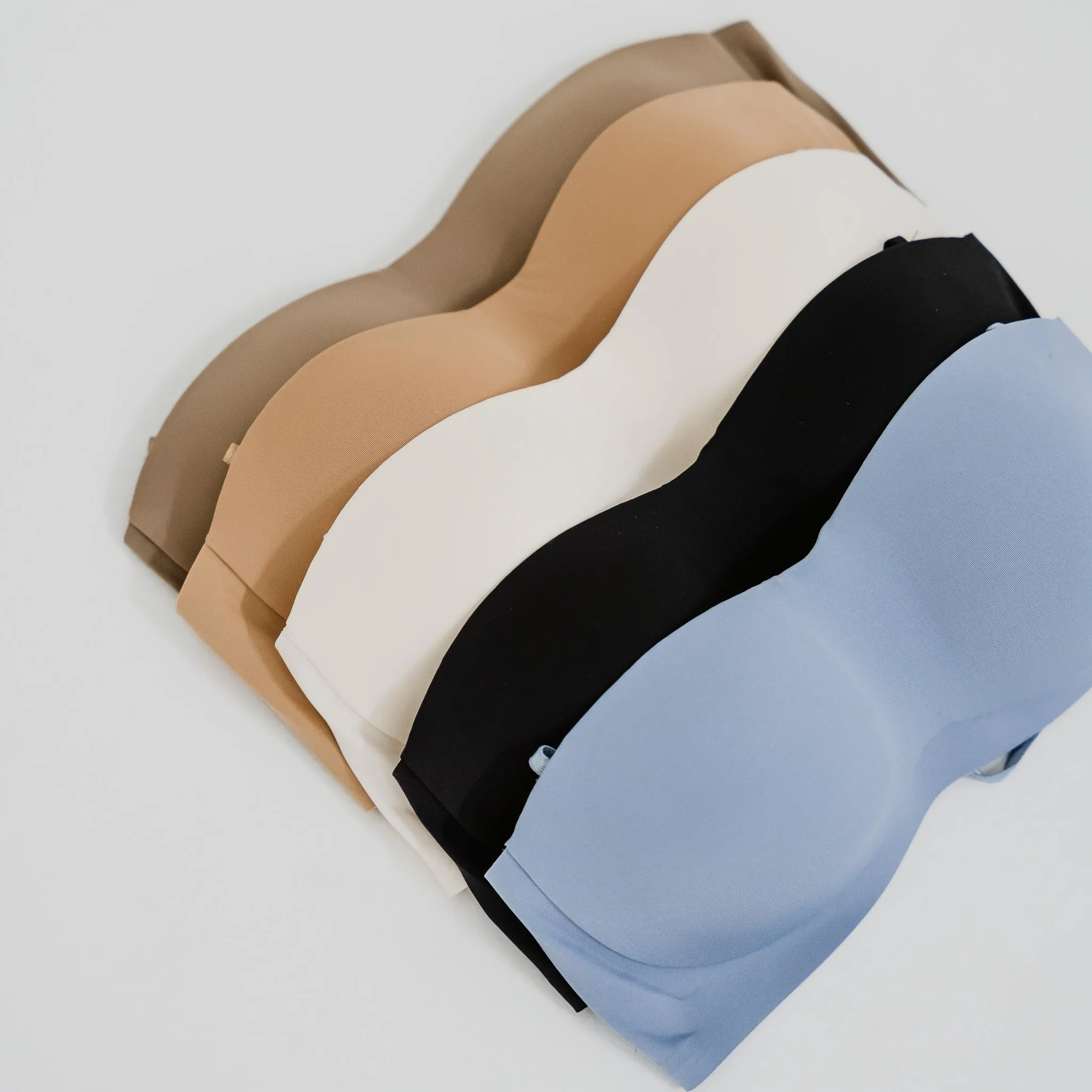 Minimalist Chic! Lightly-Lined Seamless Strapless Wireless Bra in Black