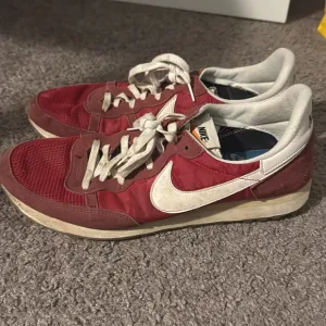 Nike Challenger OG Gym Red White Mens 12 Sneakers Racer