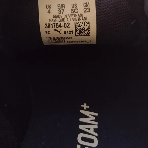 Puma Nubuck sneakers big boy sz 5 New